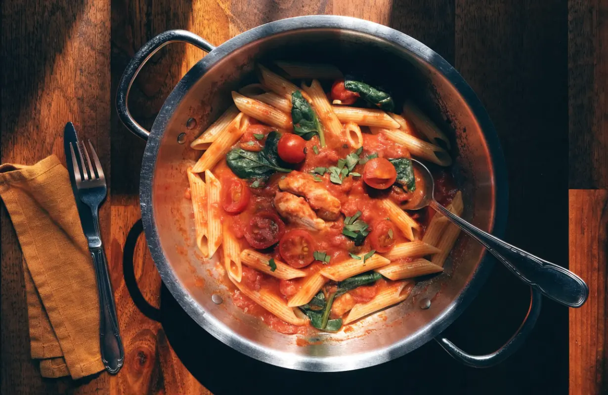 One-Pan Tomato & Spinach Chicken Pasta